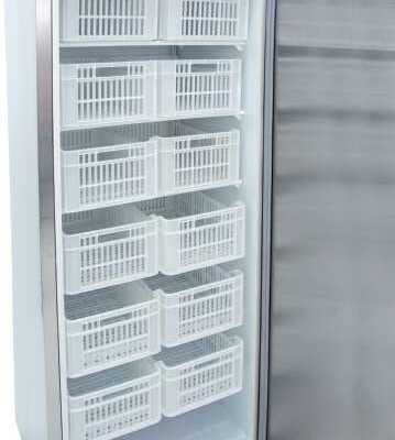 Armário GN2/1 em aço inoxidável com 12 gavetas 600 litros congelado de 780 x742 x1865h mm