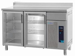 <p>Bancada em aço inoxidável com acabamento acetinado