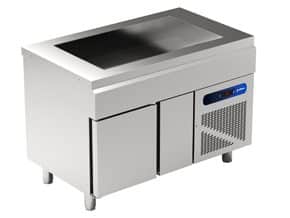 Elemento com Cuba Refrigerada e Reserva Inferior Apresentamos a nossa linha de tabuleiros especialmente concebidos para manter e apresentar alimentos e bebidas à temperatura correcta